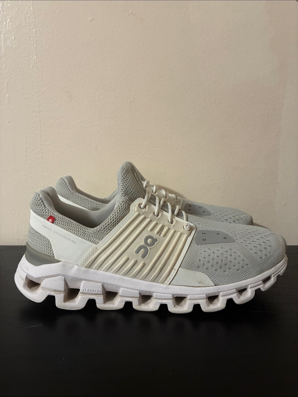 On Cloudswift athletic running shoes in the Glacier White colorway size 8.5W